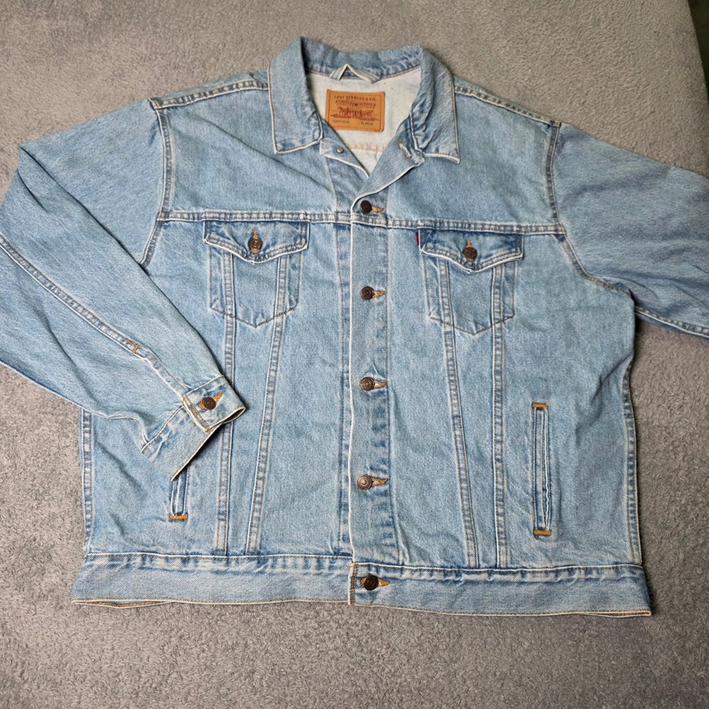 Levis Mens XL Trucker Jacket Light Wash Blue 70507-0334 Denim Button Up Pockets